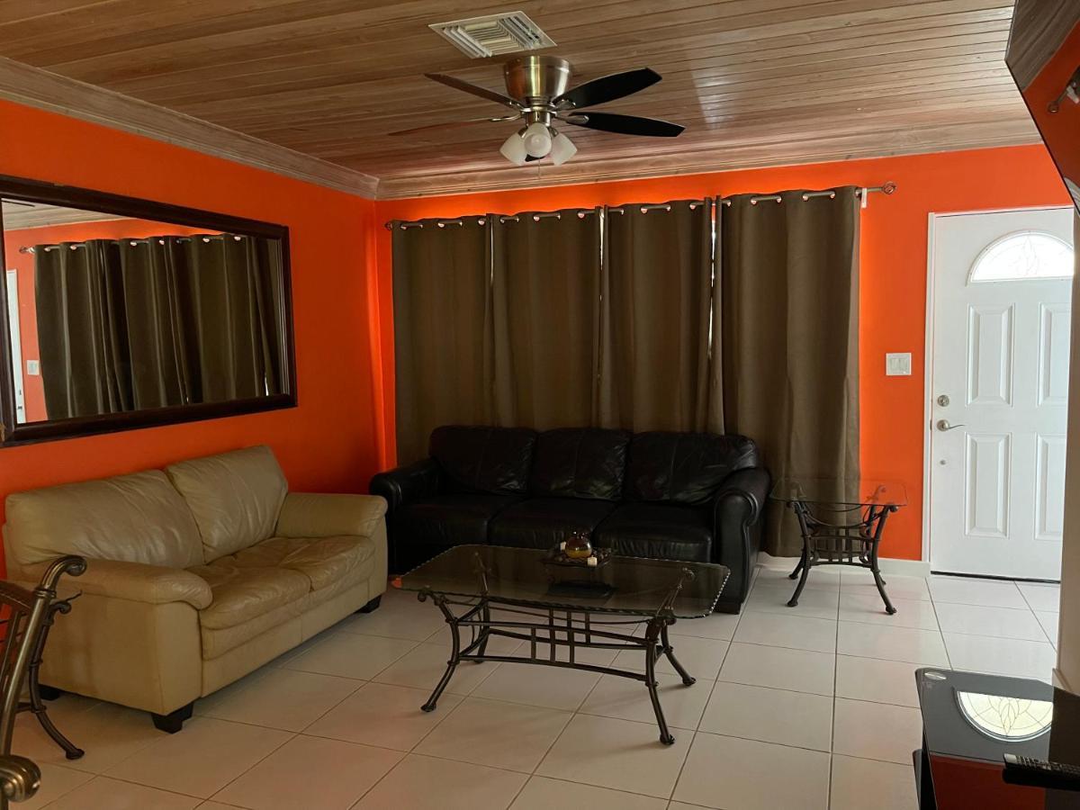 Sapphire Garden Townhouses جورج تاون المظهر الخارجي الصورة